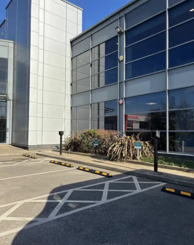 The Benefits of Installing Multiple EV Chargers at Commercial Sites 4 Offices 2